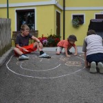 Kreative Künstler am Kinderbauernhof.